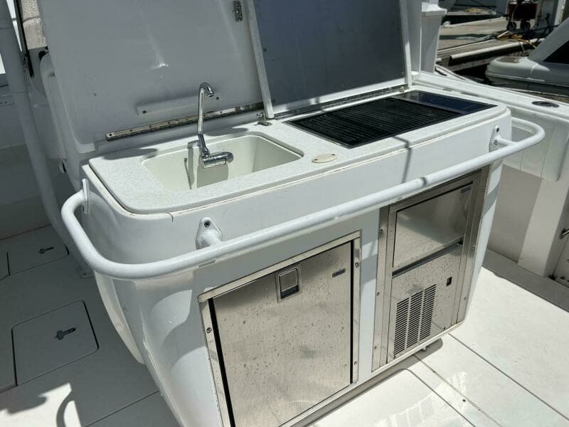 2011 Intrepid 323 Cuddy