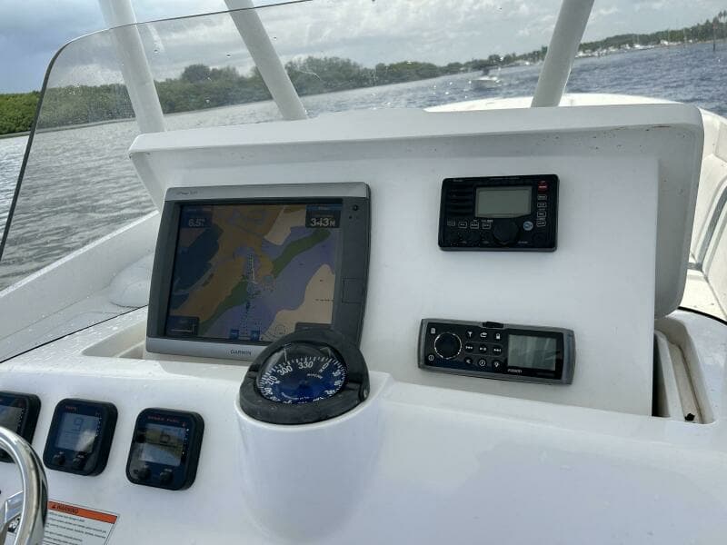 2011 Intrepid 323 Cuddy