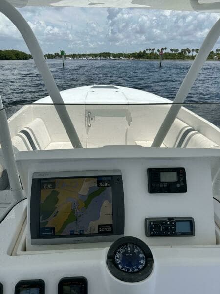 2011 Intrepid 323 Cuddy