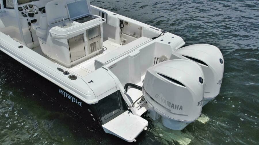 2011 Intrepid 323 Cuddy