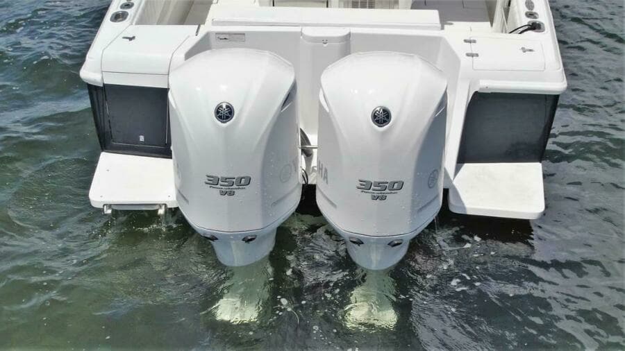 2011 Intrepid 323 Cuddy