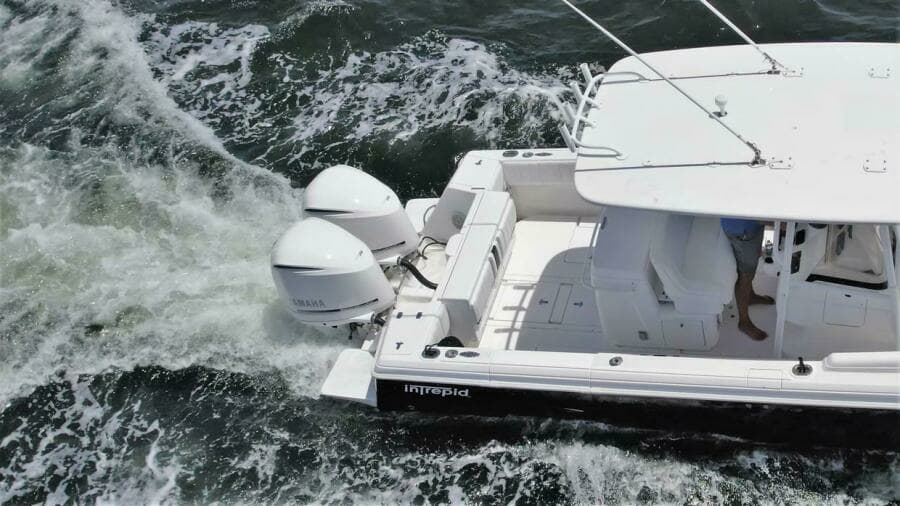 2011 Intrepid 323 Cuddy