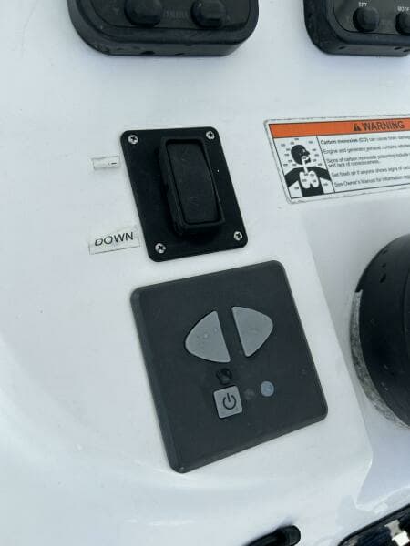 2011 Intrepid 323 Cuddy