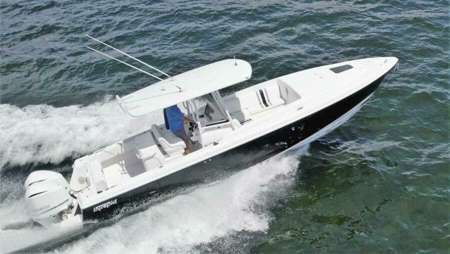 2011 Intrepid 323 Cuddy