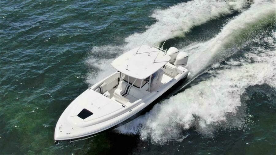 2011 Intrepid 323 Cuddy