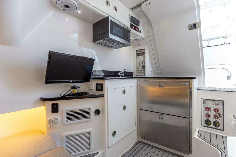 2021 Contender 39 FA