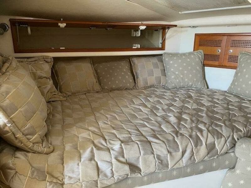 2000 Cabo 35 Express