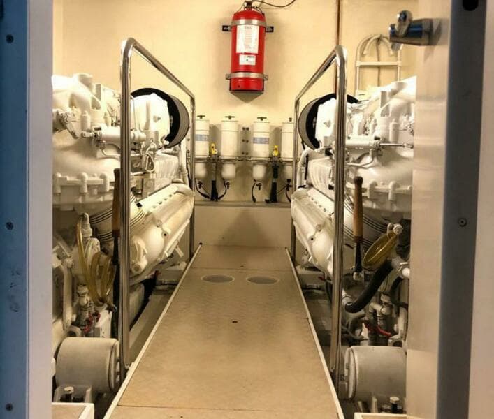 2008 Ferretti Yachts 830