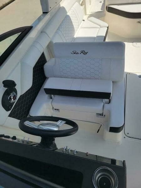 2019 Sea Ray SDX 270 Outboard