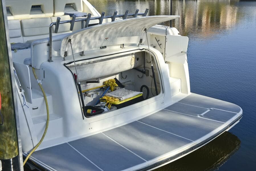 40 Tiara 1995 400 EXP 'SPROUT' Storage