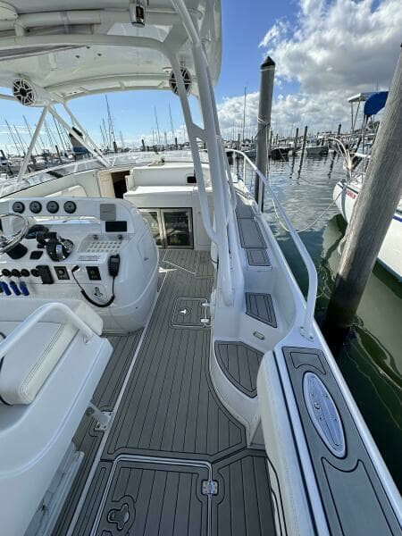 2002 Intrepid 377 Walkaround Cuddy