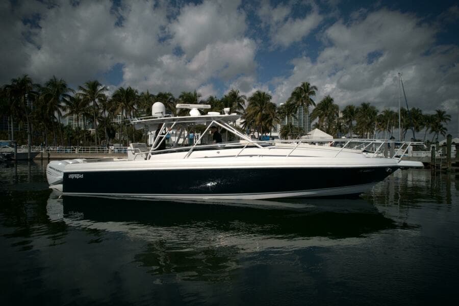 2002 Intrepid 377 Walkaround Cuddy