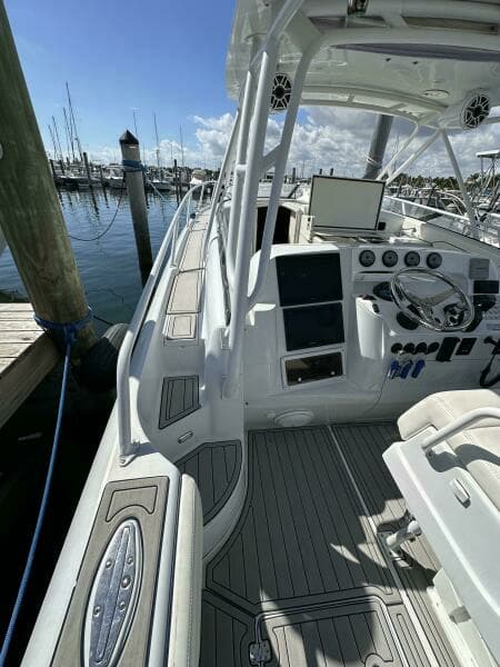 2002 Intrepid 377 Walkaround Cuddy