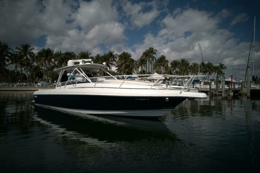 2002 Intrepid 377 Walkaround Cuddy