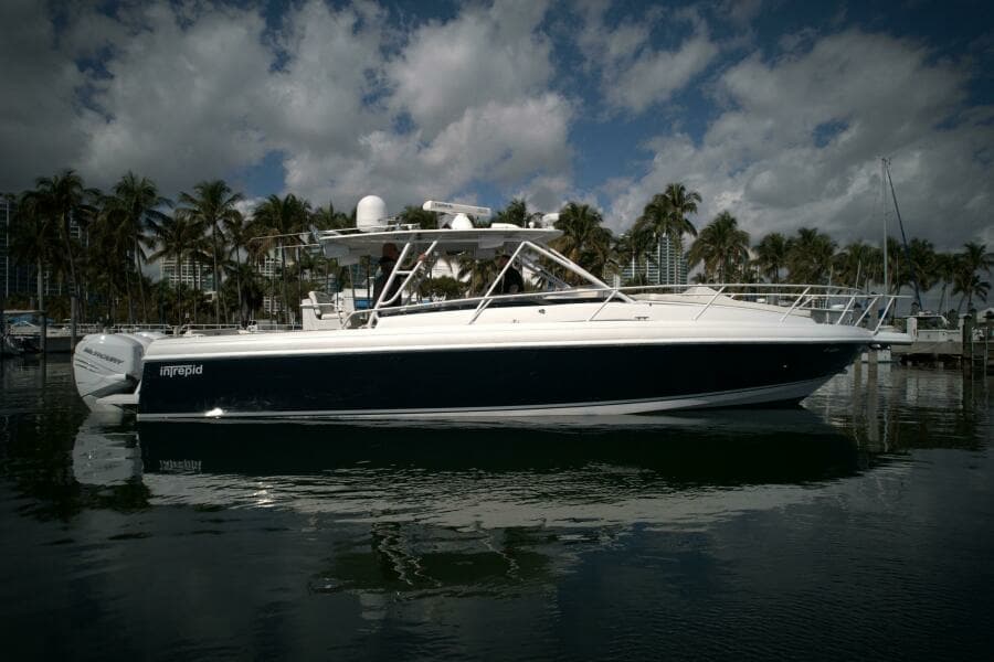 2002 Intrepid 377 Walkaround Cuddy