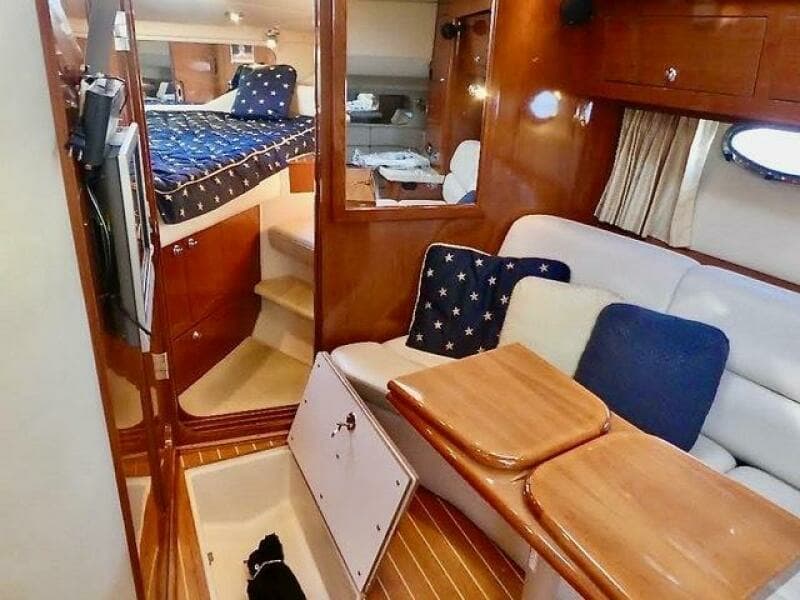 2005 Regal 3560 Commodore