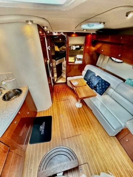 2005 Regal 3560 Commodore