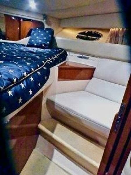 2005 Regal 3560 Commodore