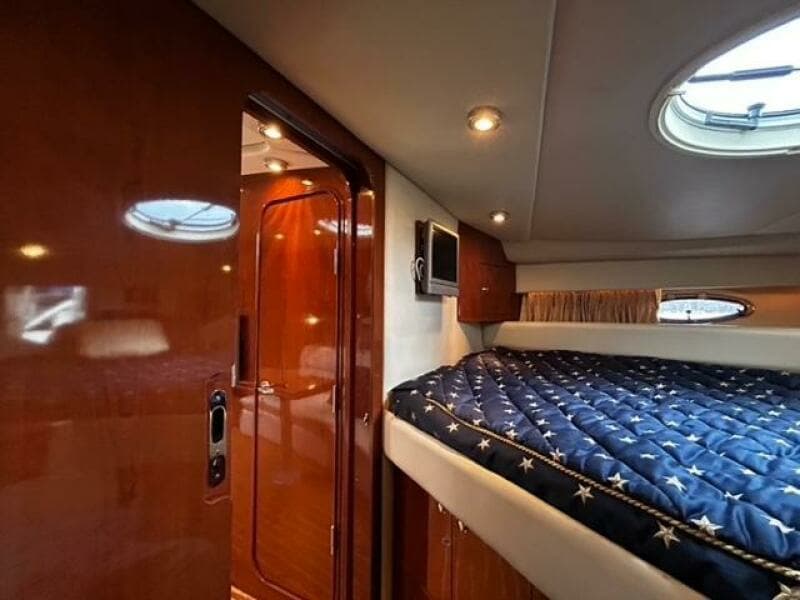 2005 Regal 3560 Commodore