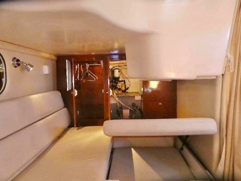 2005 Regal 3560 Commodore