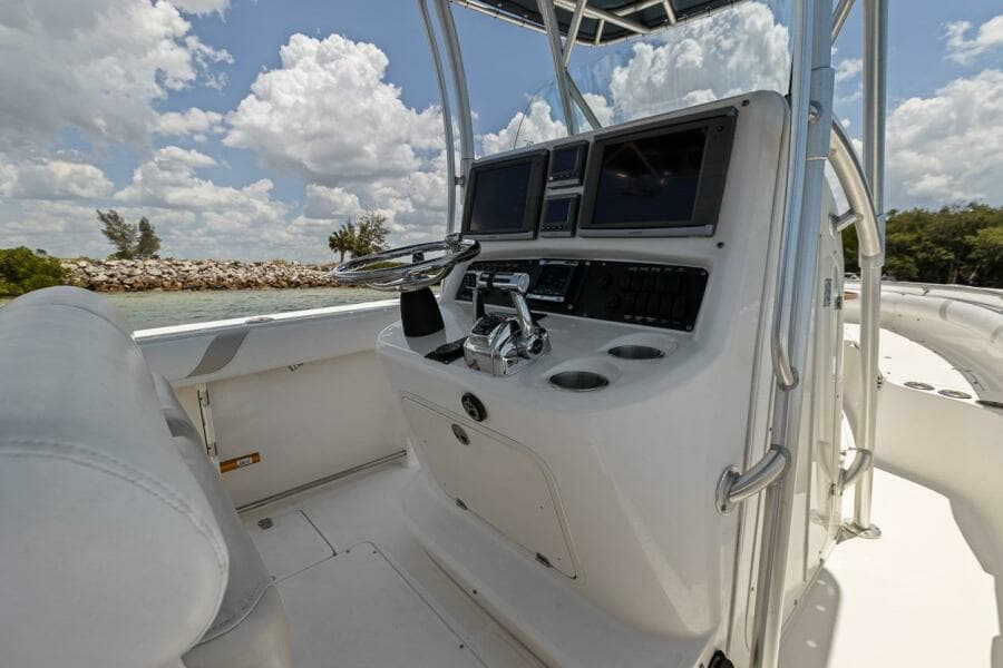 2005 Boston Whaler 270 Outrage