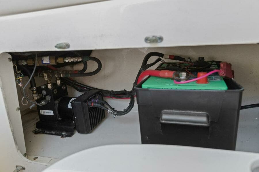 2005 Boston Whaler 270 Outrage