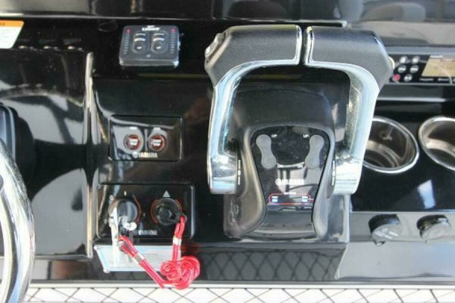 2020 Wellcraft 302 Fisherman