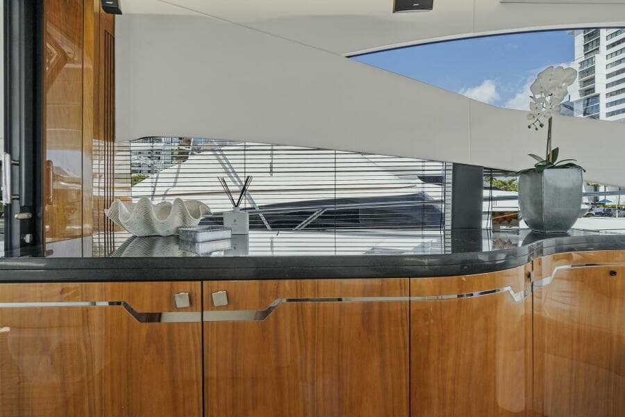 2017 Sunseeker 68 Sport Yacht