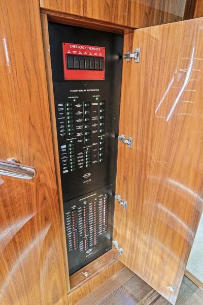 2017 Sunseeker 68 Sport Yacht