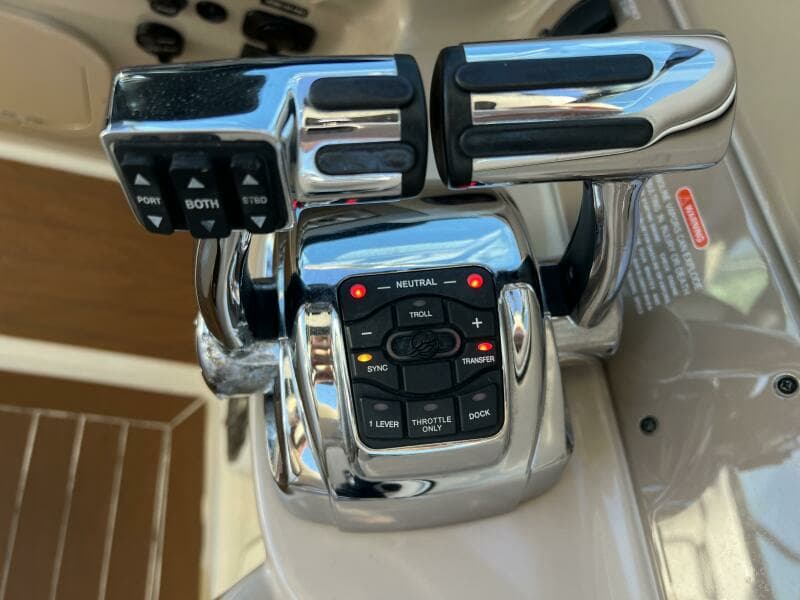 2012 Sea Ray 300 SLX
