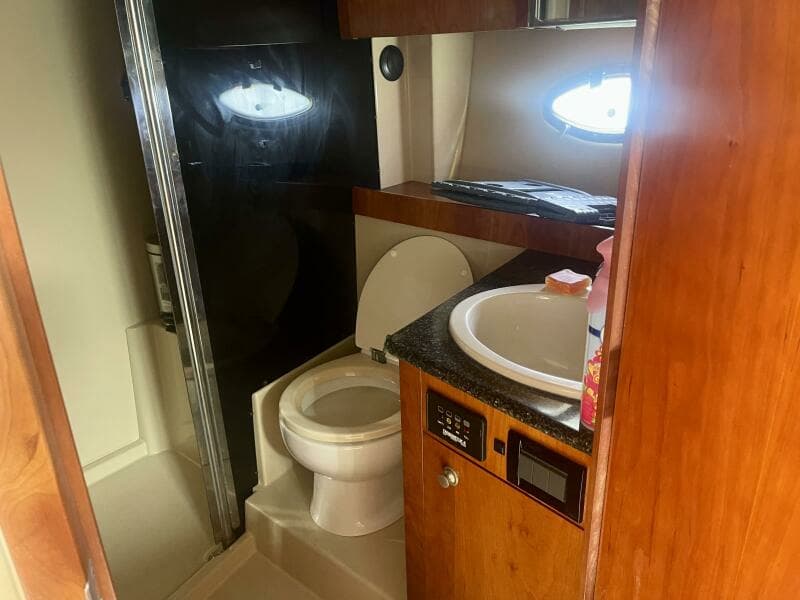 2006 Cruisers Yachts 420 Express