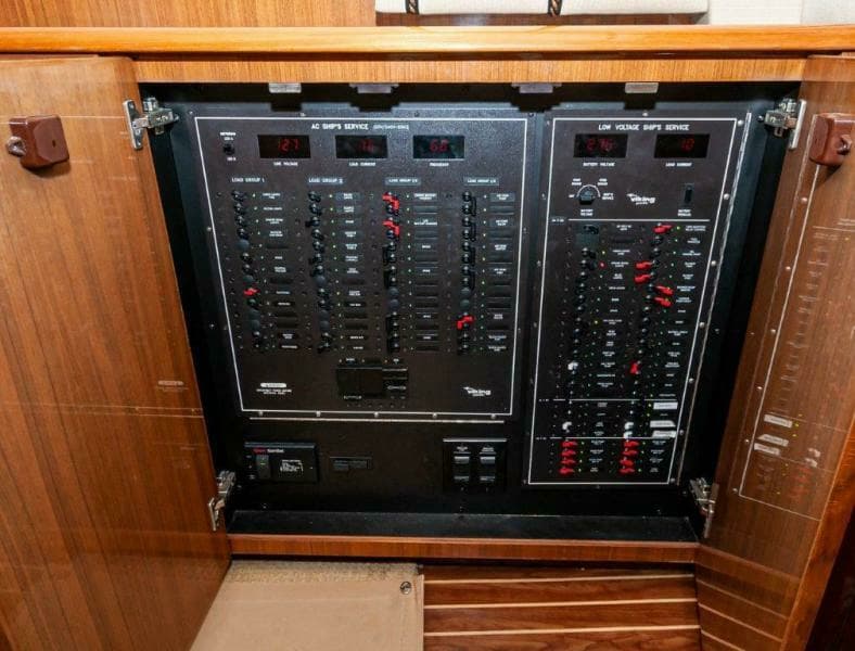 2006 45 Viking Convertible Breakers