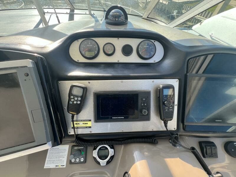 2011 Cruisers Yachts 415 MY