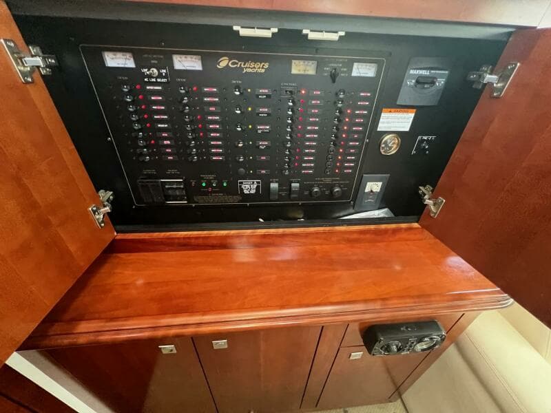 2011 Cruisers Yachts 415 MY