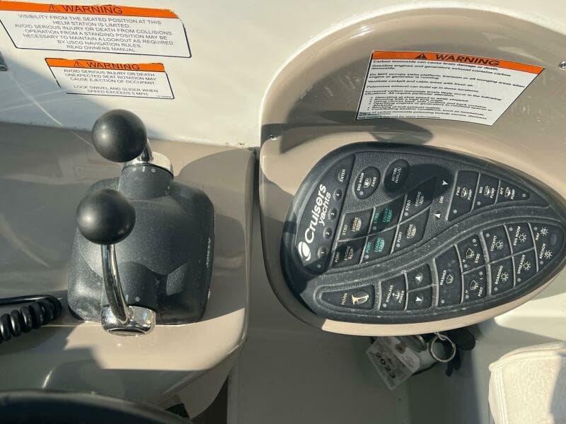 2011 Cruisers Yachts 415 MY