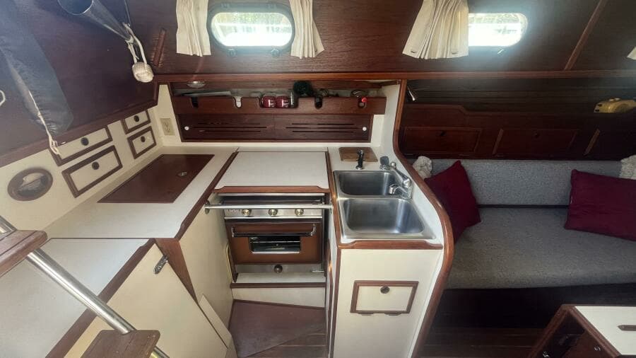 1981 Cape Dory 