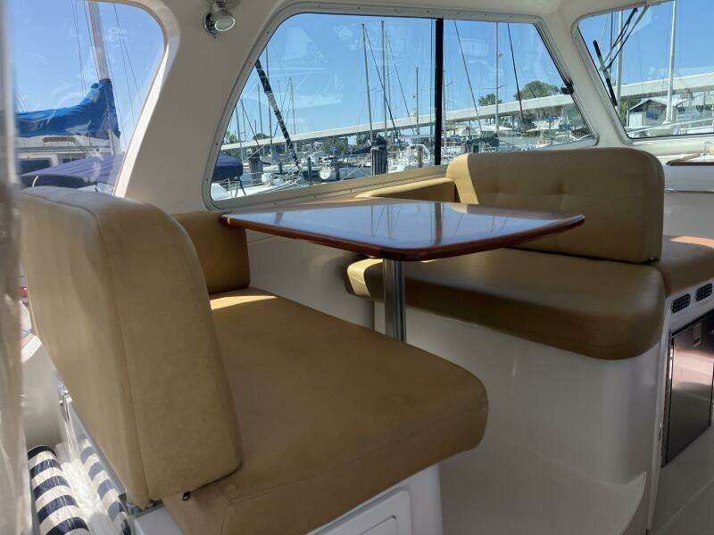 2013 Back Cove 34 - Dinette