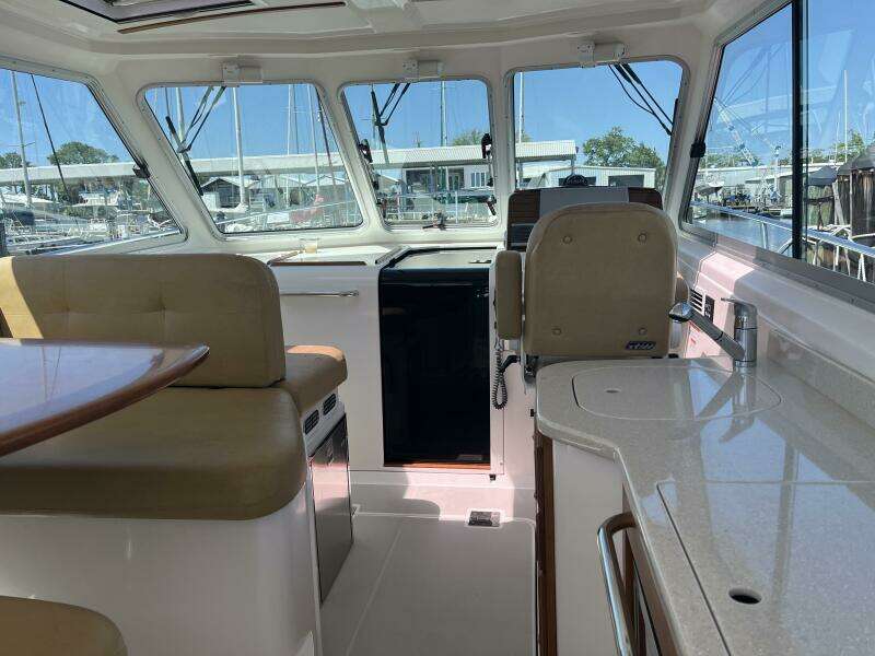 2013 Back Cove 34 - Dinette