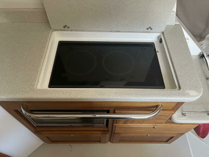 2013 Back Cove 34 - Electric Cooktop