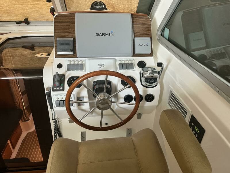 2013 Back Cove 34 - Helm