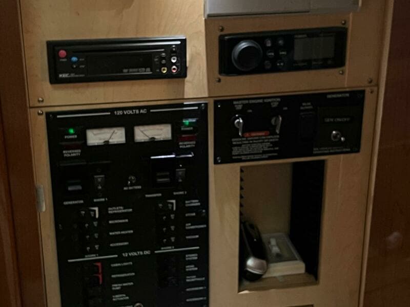 2008 Sea Ray 330 Sundancer