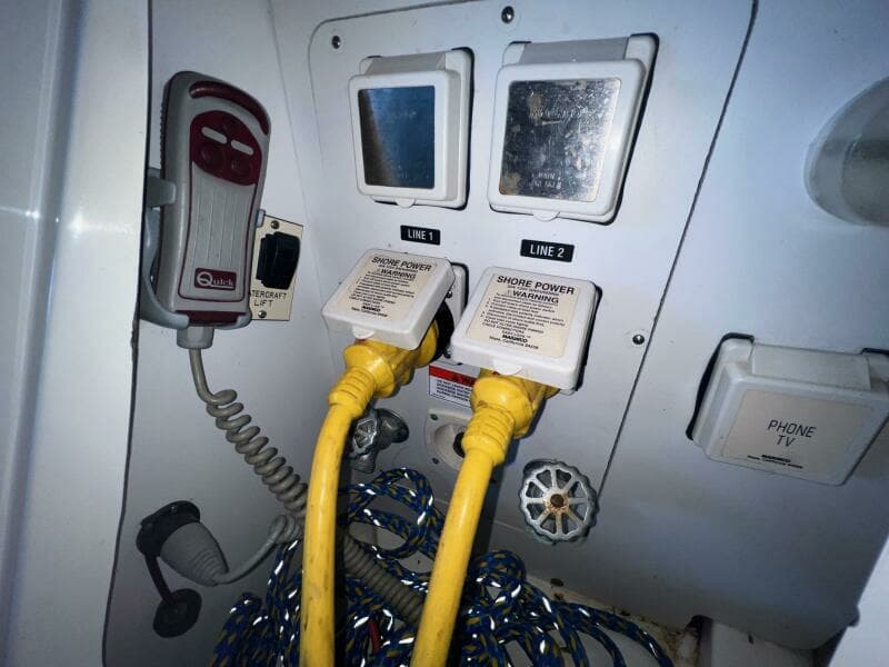 2008 Sea Ray 330 Sundancer