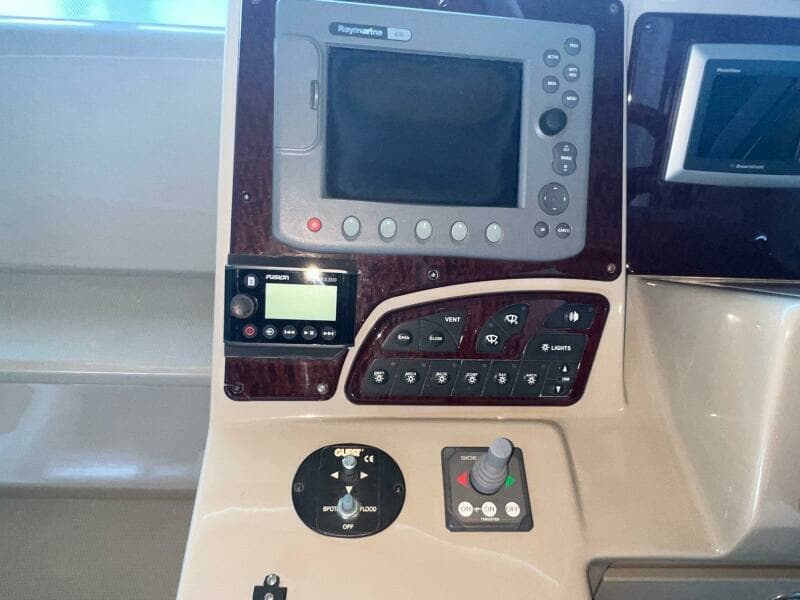 2008 Sea Ray 330 Sundancer