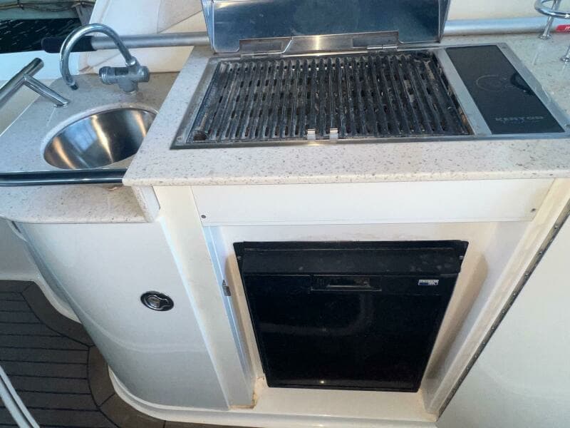 2008 Sea Ray 330 Sundancer