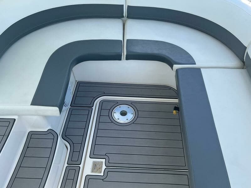 2007 Cruisers Yachts 340 Express