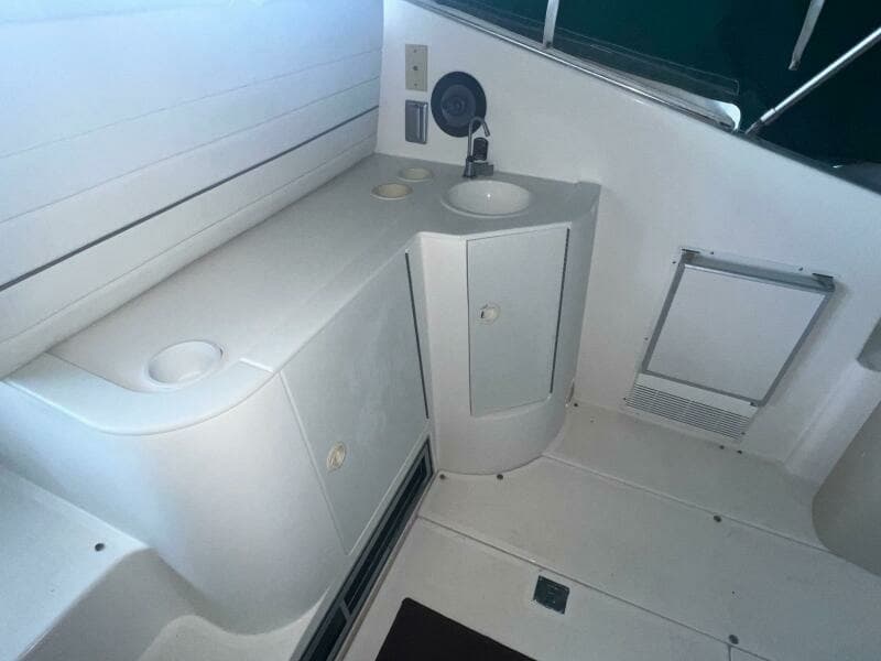 1997 Cruisers Yachts 3575