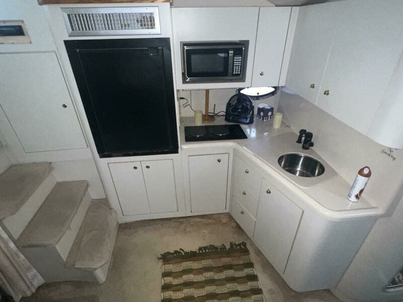 1997 Cruisers Yachts 3575