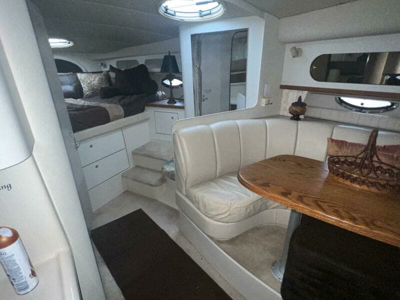 1997 Cruisers Yachts 3575
