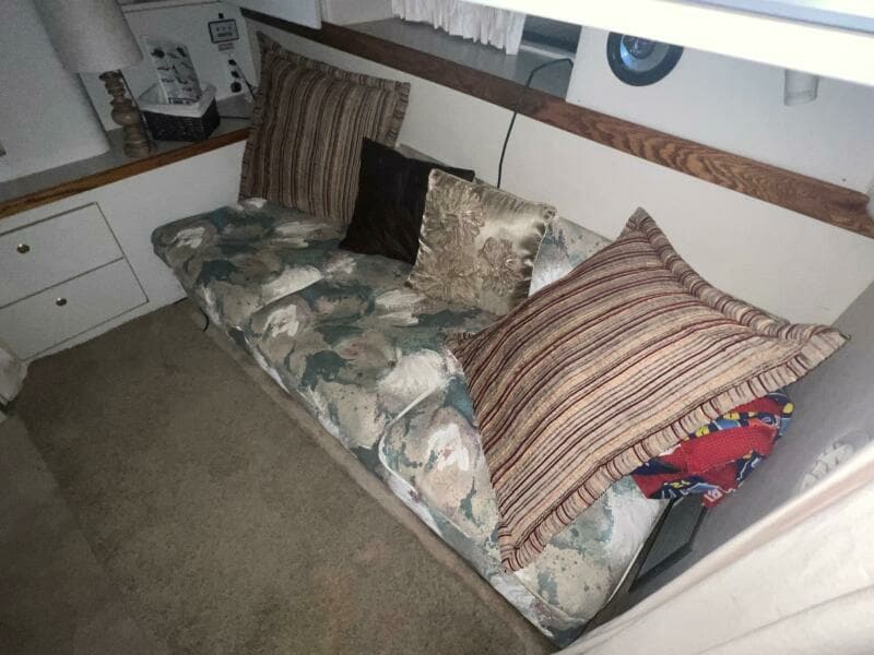 1997 Cruisers Yachts 3575