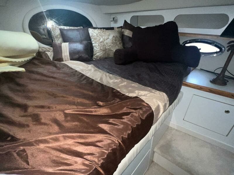 1997 Cruisers Yachts 3575